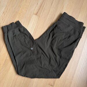 Lululemon Joggers Green Size 8